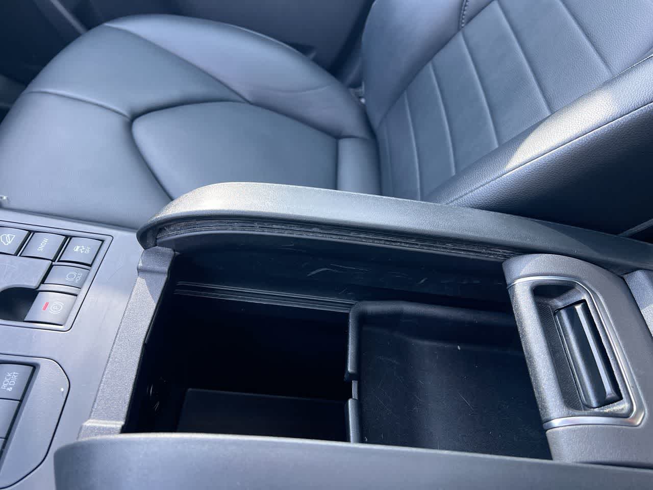 Thumbnail: 2023 Toyota Highlander - 21