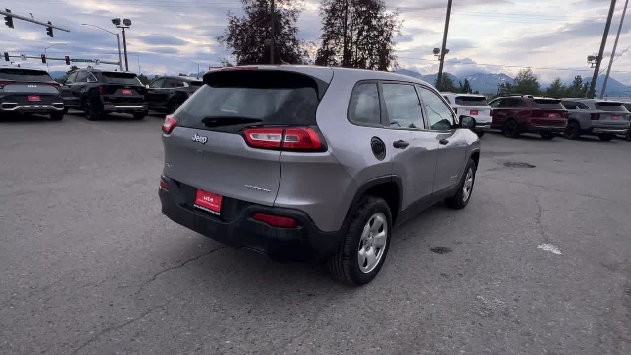 Thumbnail: 2016 Jeep Cherokee - 8