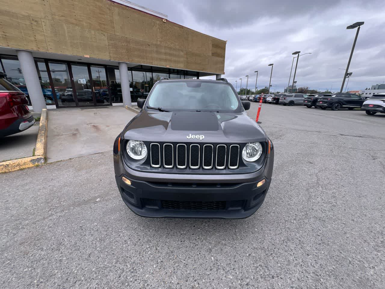 Thumbnail: 2016 Jeep Renegade - 29