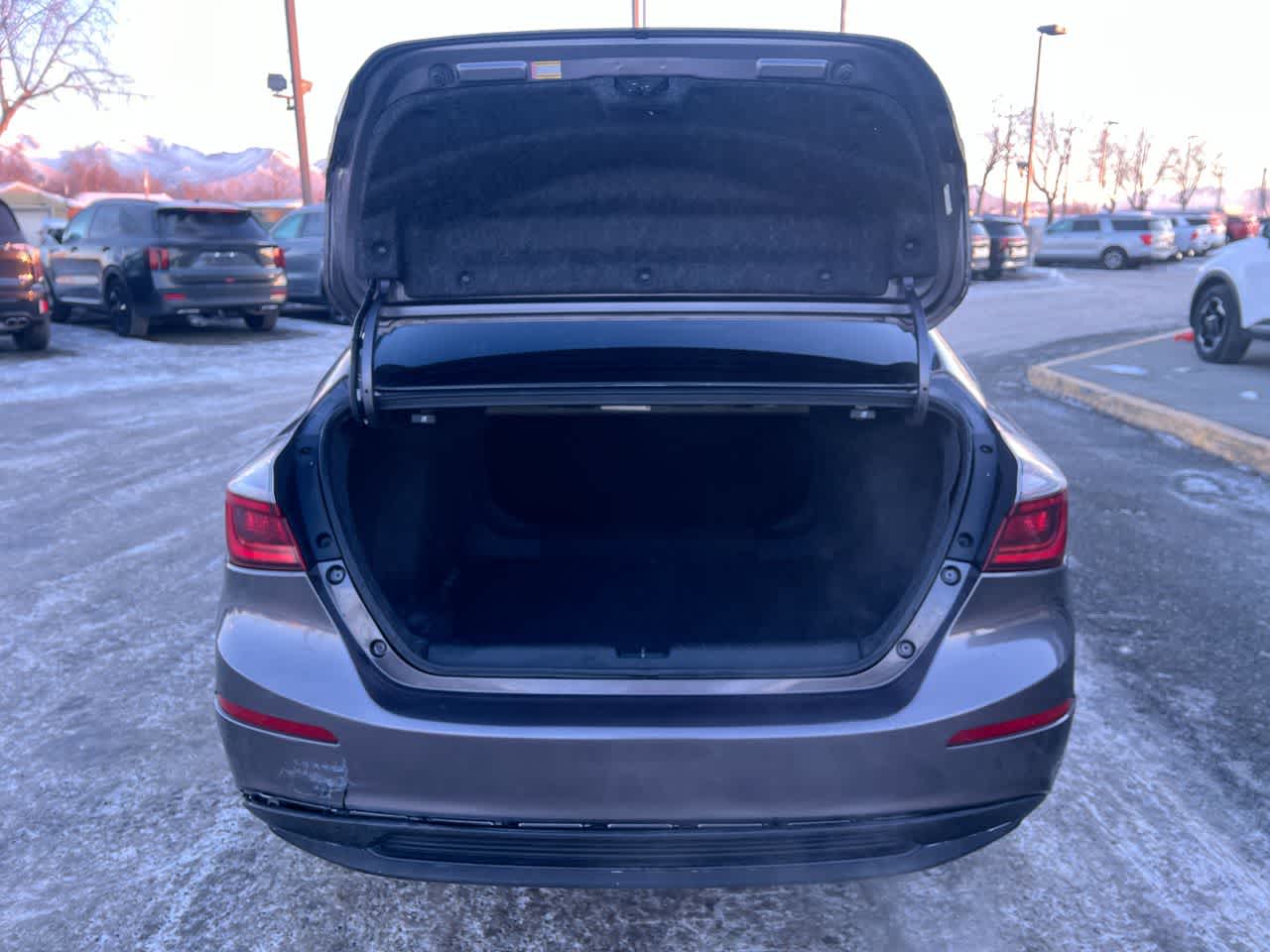 Thumbnail: 2020 Honda Insight - 26