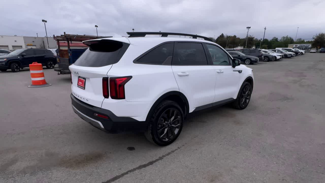 Thumbnail: 2022 Kia Sorento - 8