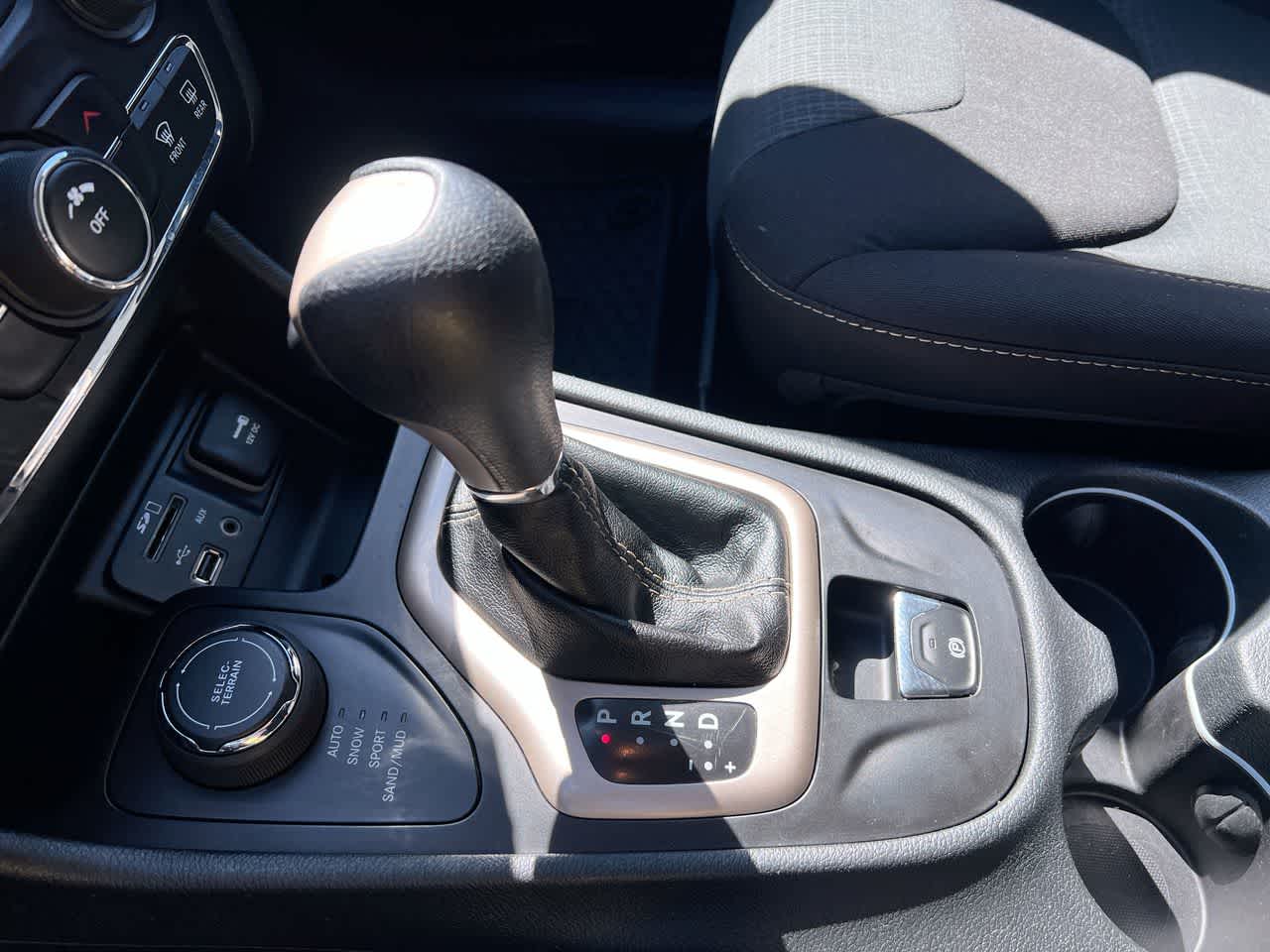 Thumbnail: 2016 Jeep Cherokee - 20