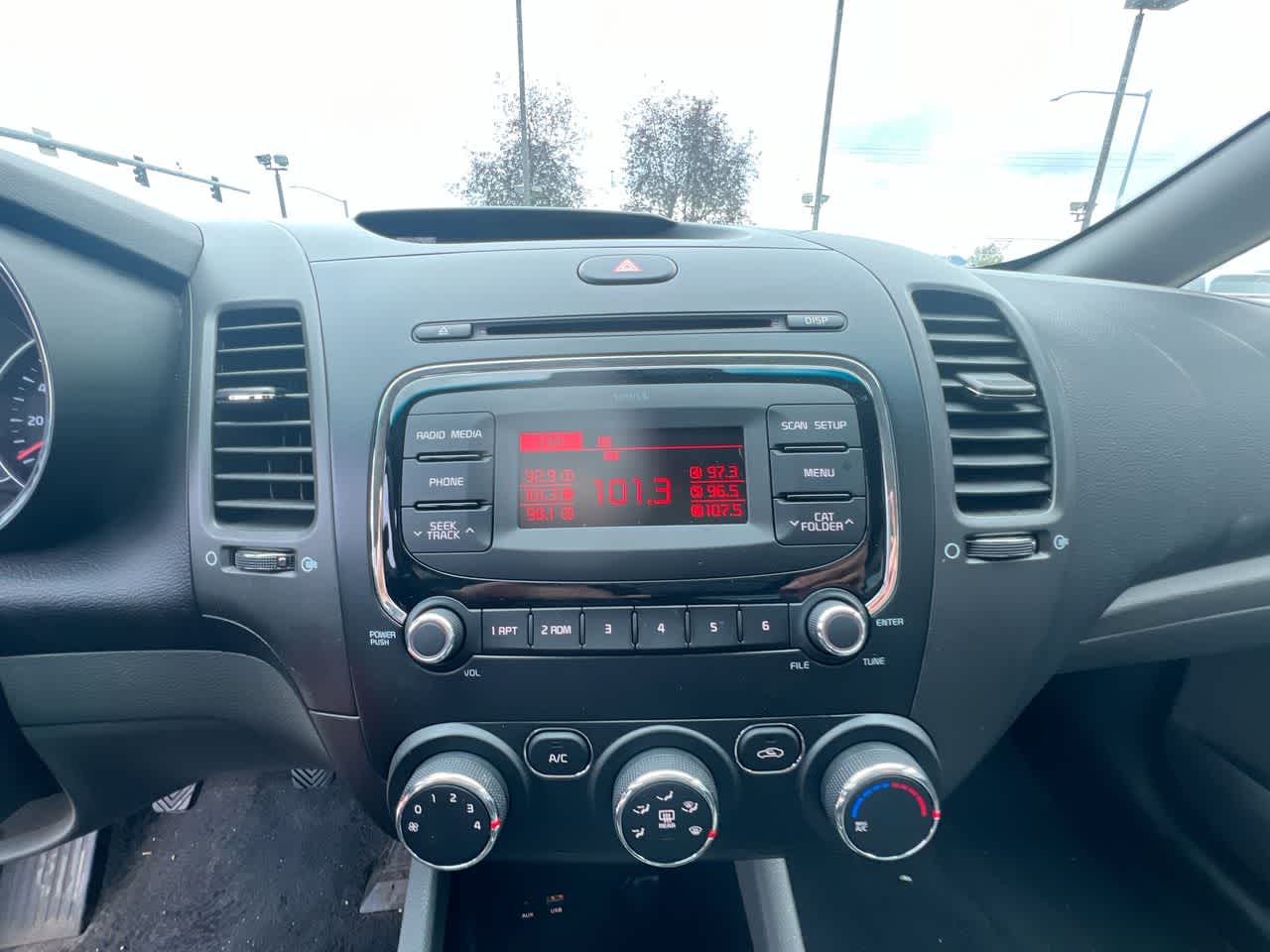 Thumbnail: 2018 Kia Forte - 17