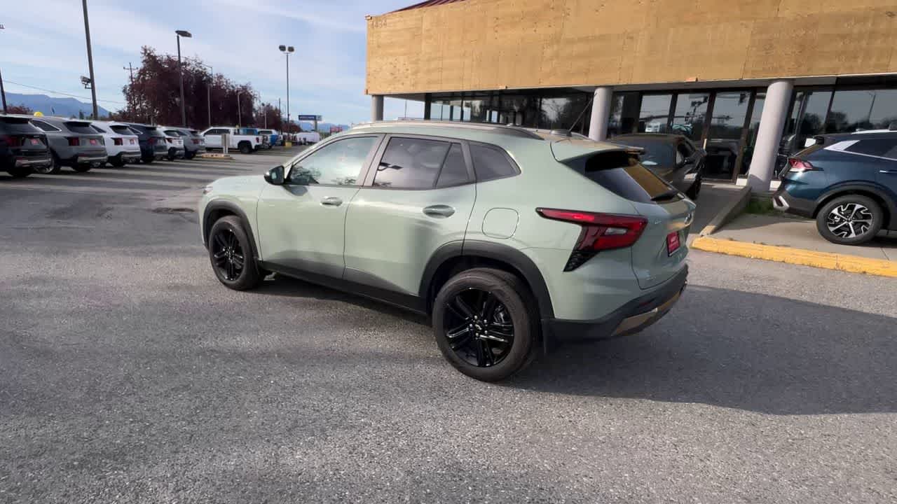 Thumbnail: 2025 Chevrolet Trax - 6