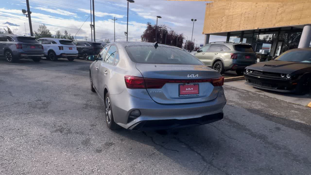 Thumbnail: 2024 Kia Forte - 7