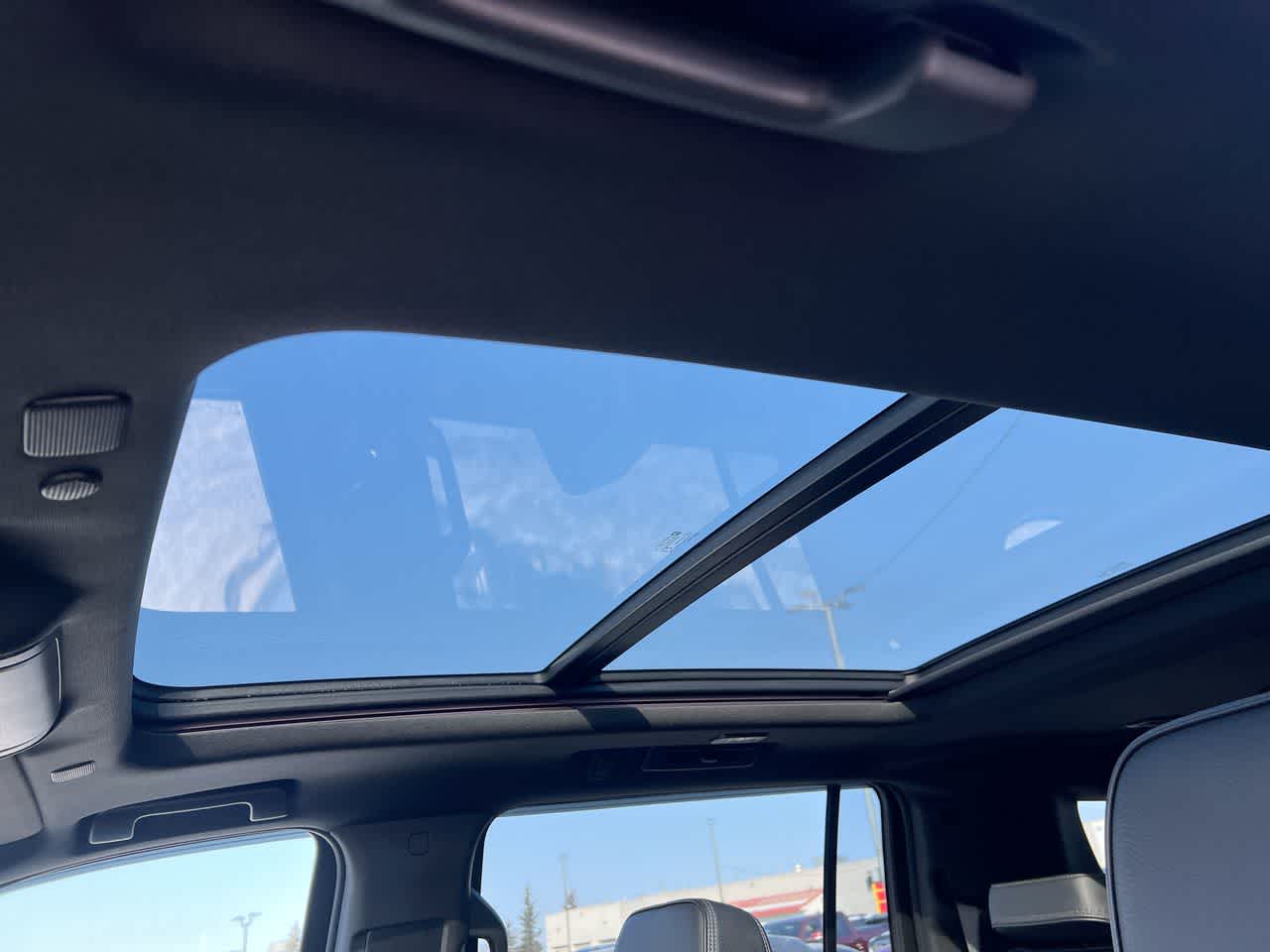 Thumbnail: 2022 GMC Yukon XL - 22