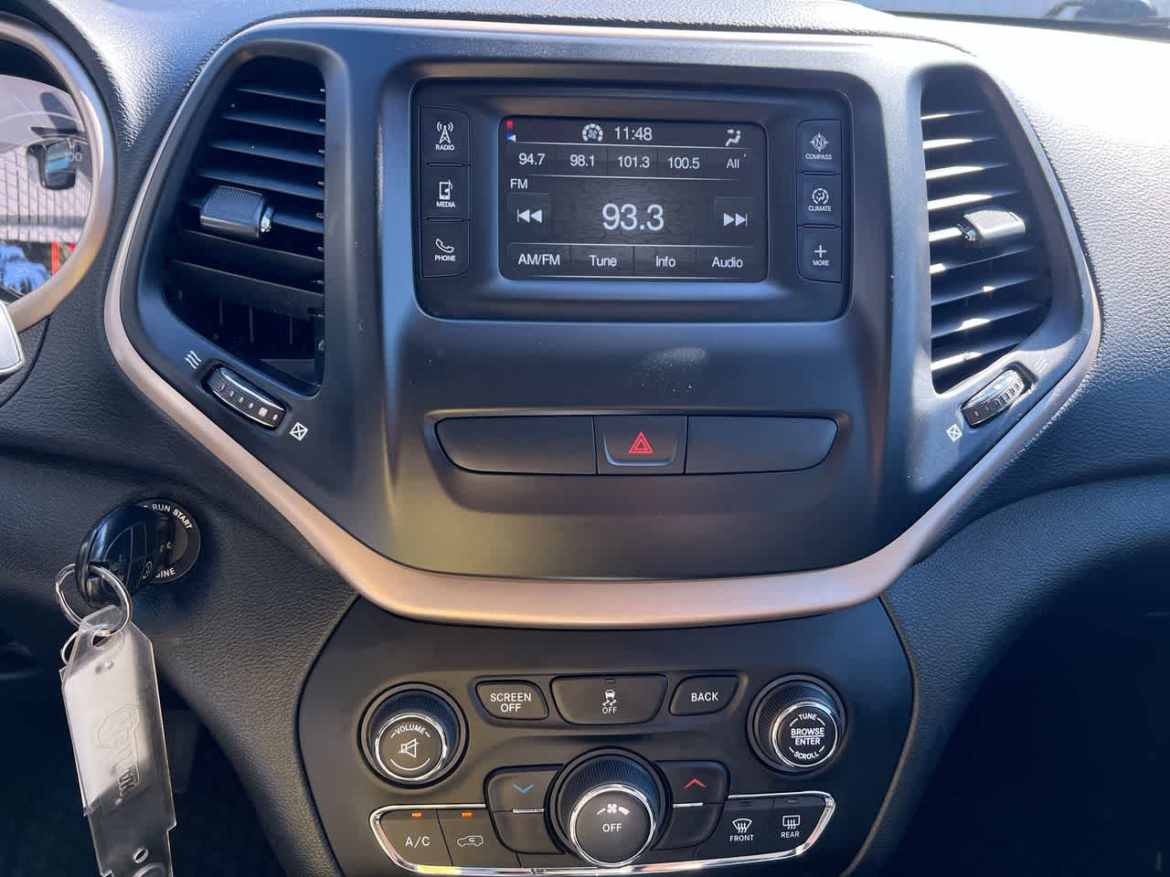 Thumbnail: 2016 Jeep Cherokee - 16