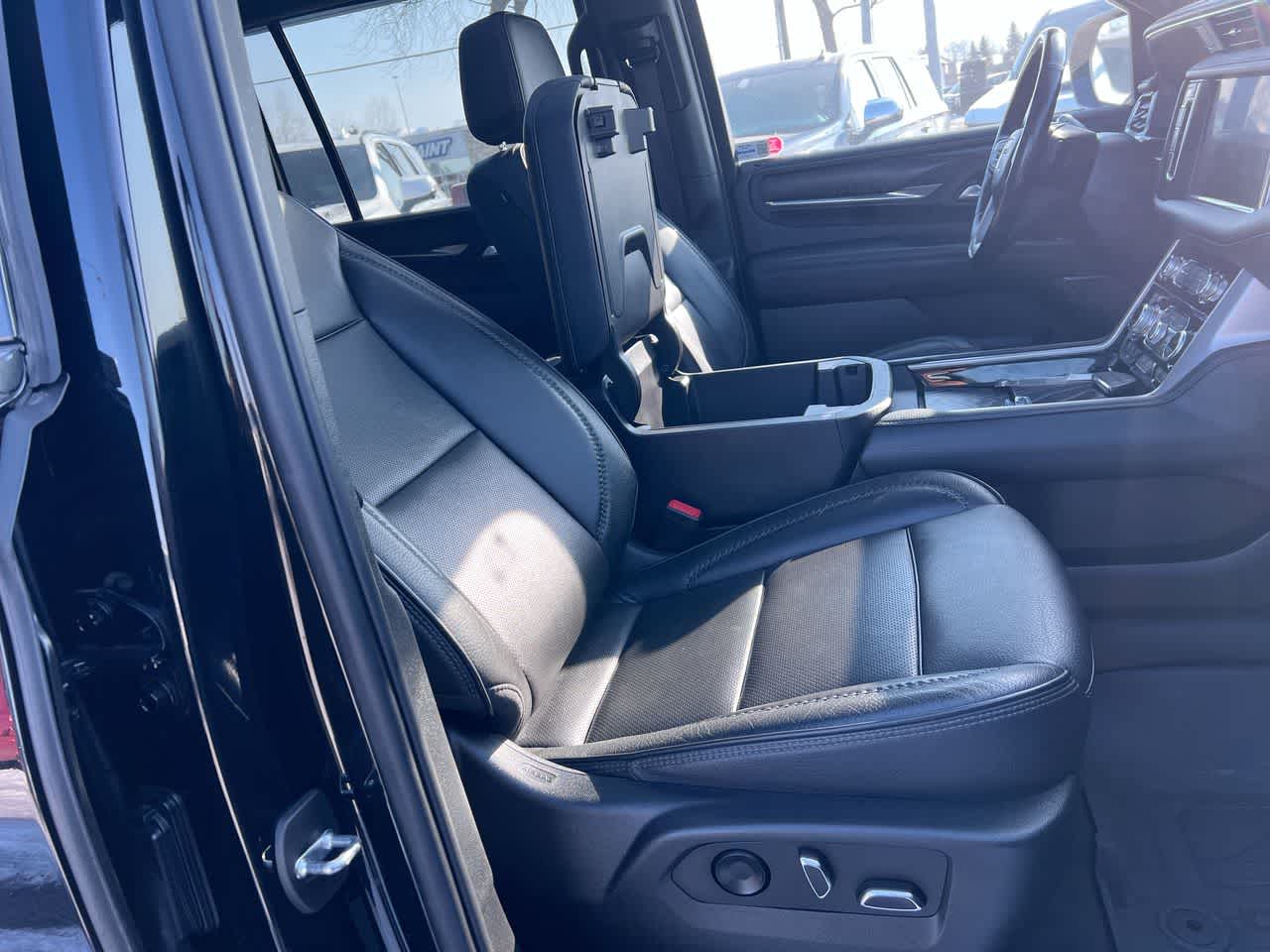 Thumbnail: 2022 GMC Yukon XL - 28