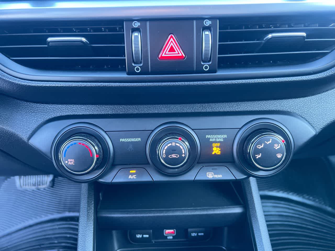 Thumbnail: 2022 Kia Forte - 19