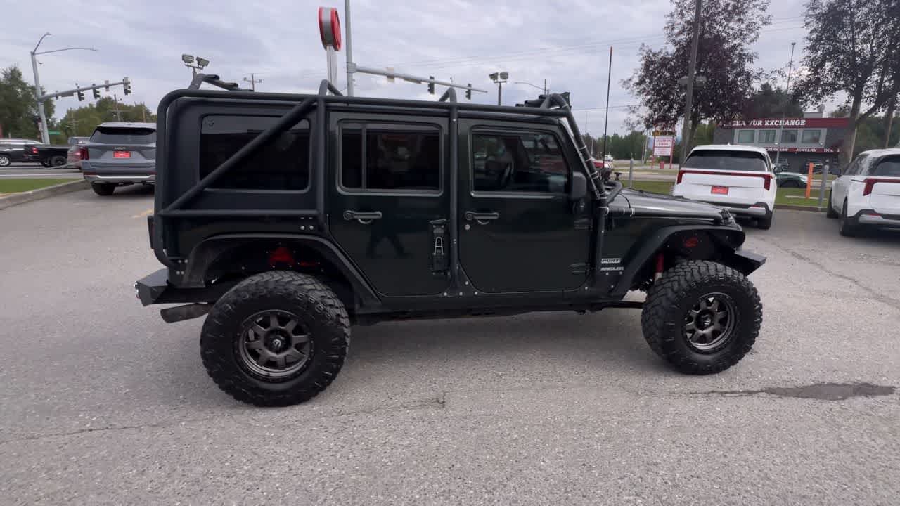 Thumbnail: 2010 Jeep Wrangler - 9