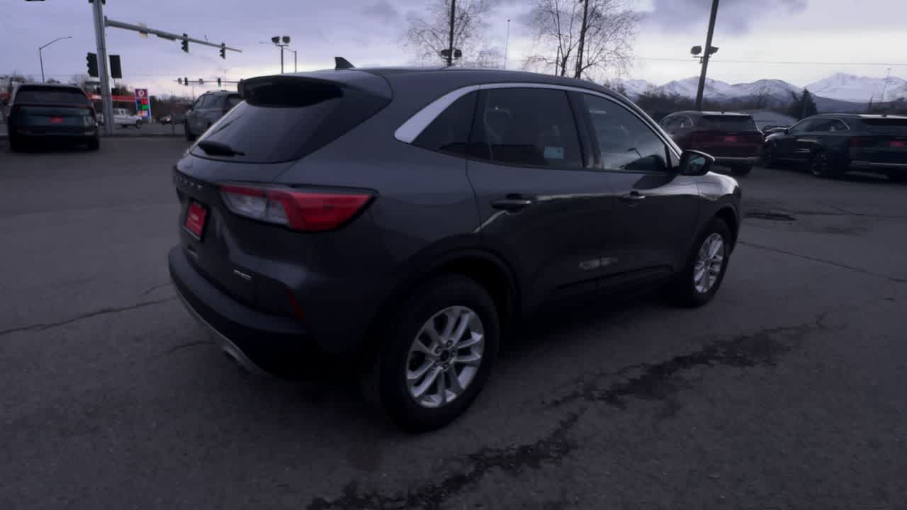 Thumbnail: 2021 Ford Escape - 8