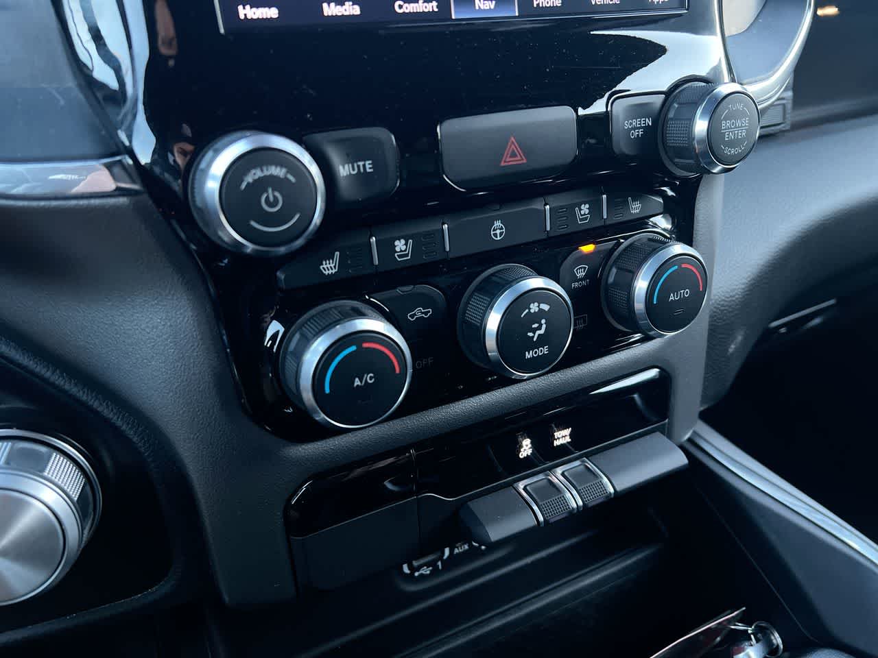 Thumbnail: 2024 RAM 1500 - 19