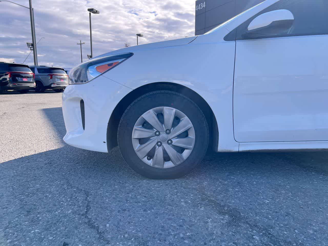 Thumbnail: 2019 Kia Rio - 10