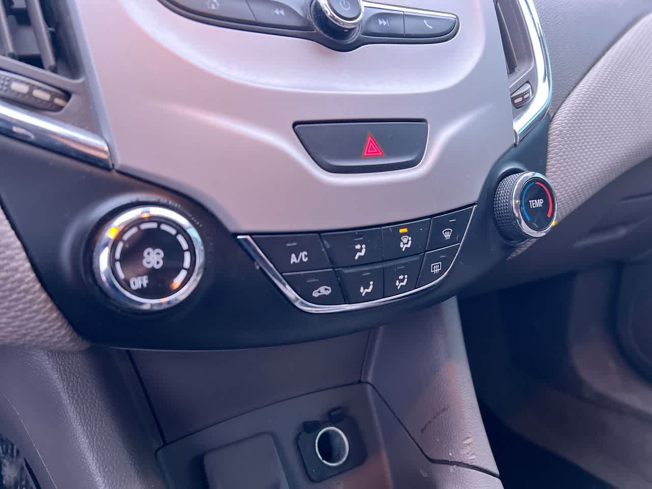 Thumbnail: 2016 Chevrolet Cruze - 19