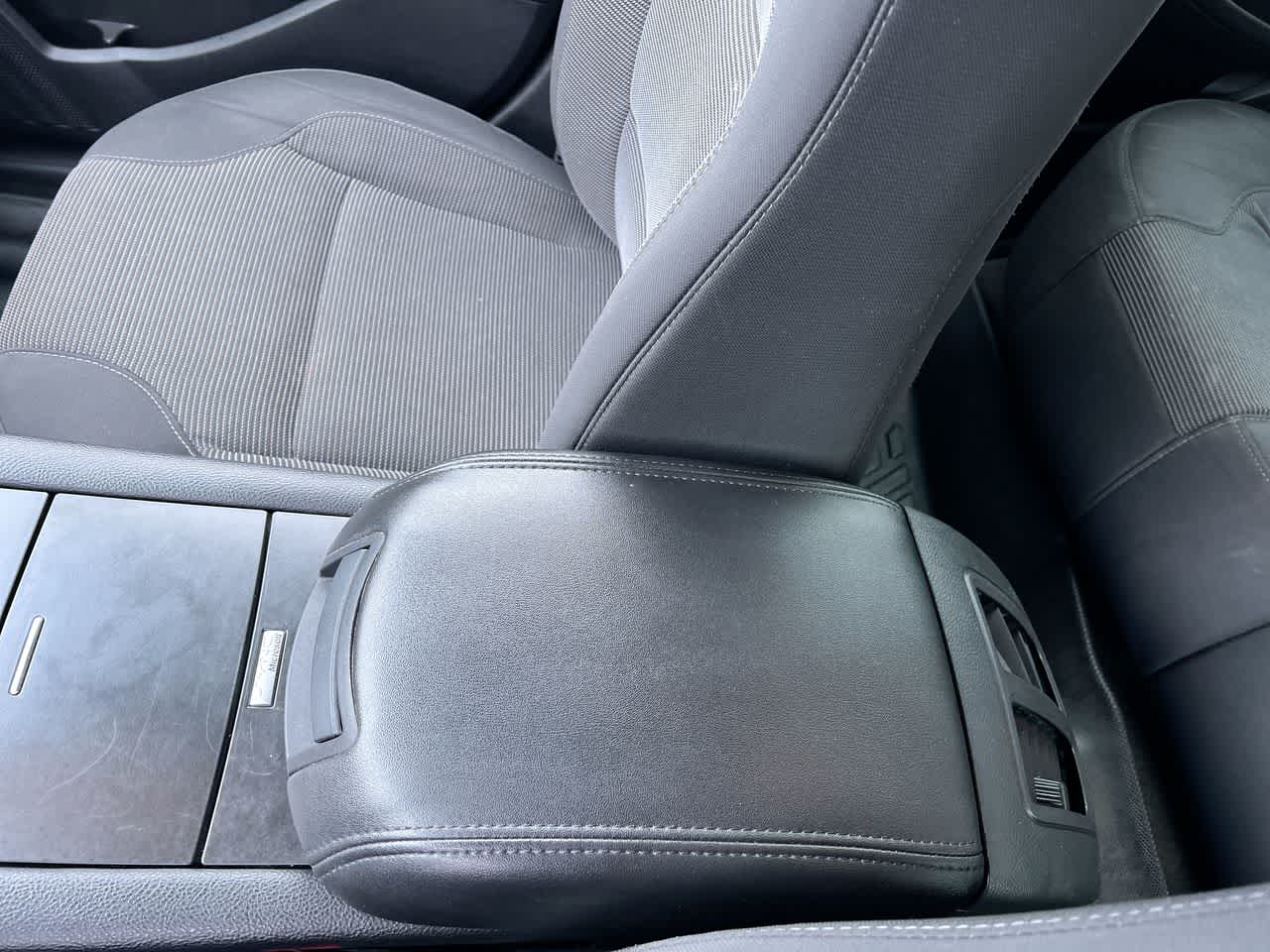 Thumbnail: 2013 Ford Taurus - 21