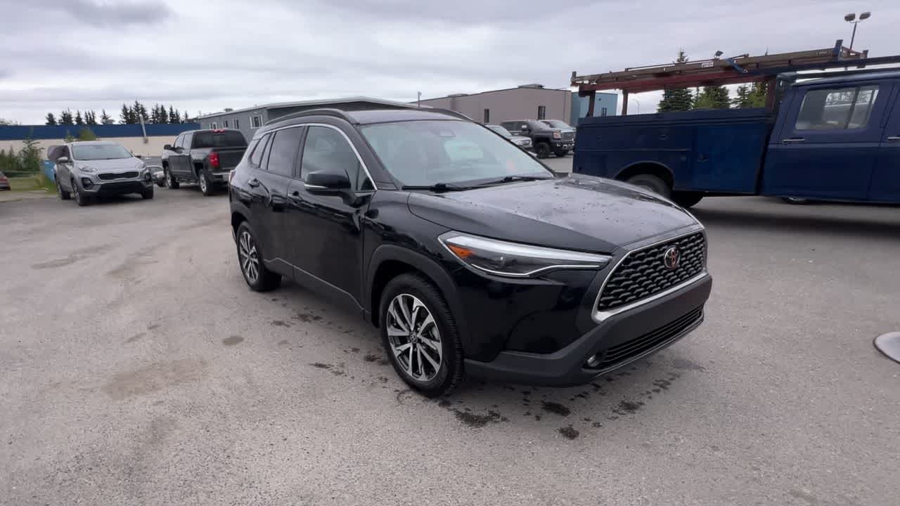 2023 Toyota Corolla Cross XLE 2