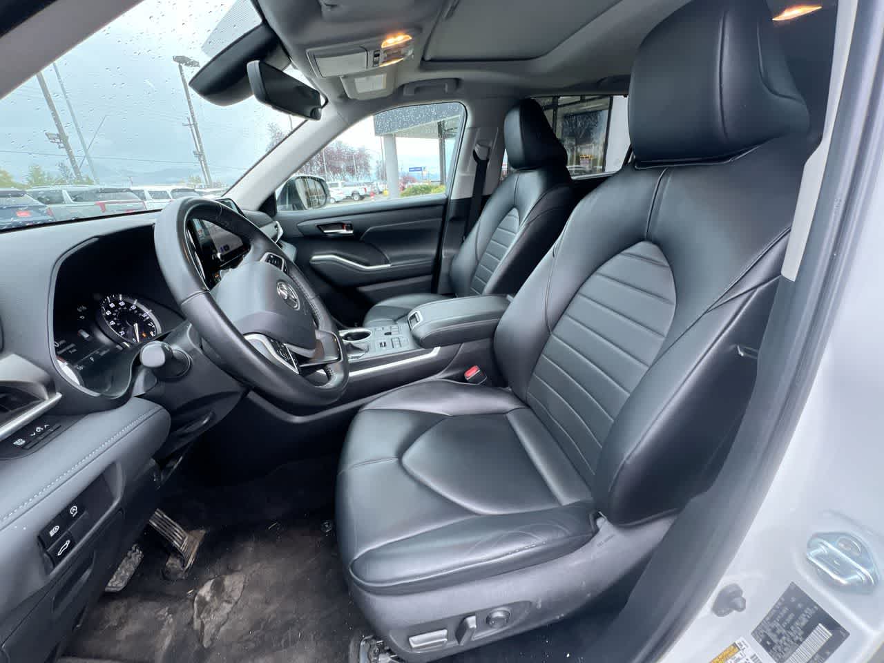 Thumbnail: 2024 Toyota Highlander - 11