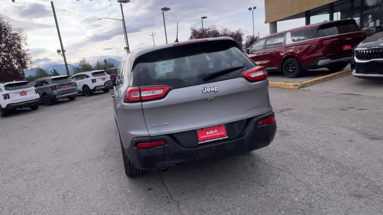 Thumbnail: 2016 Jeep Cherokee - 7