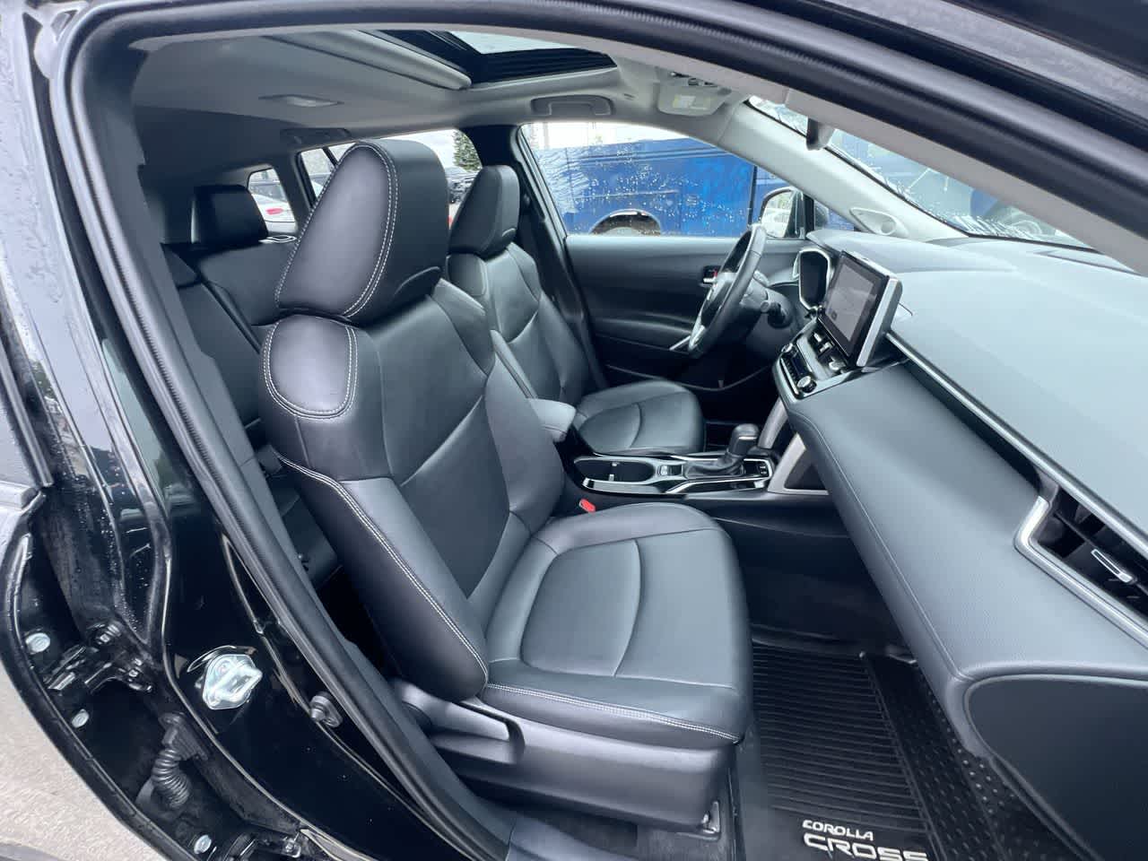2023 Toyota Corolla Cross XLE 28
