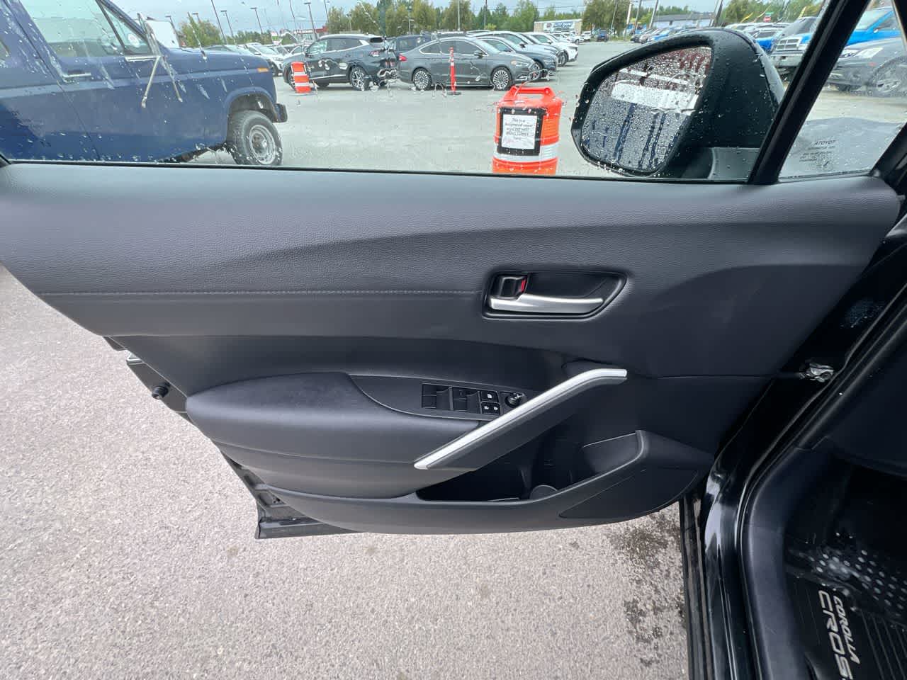 2023 Toyota Corolla Cross XLE 13