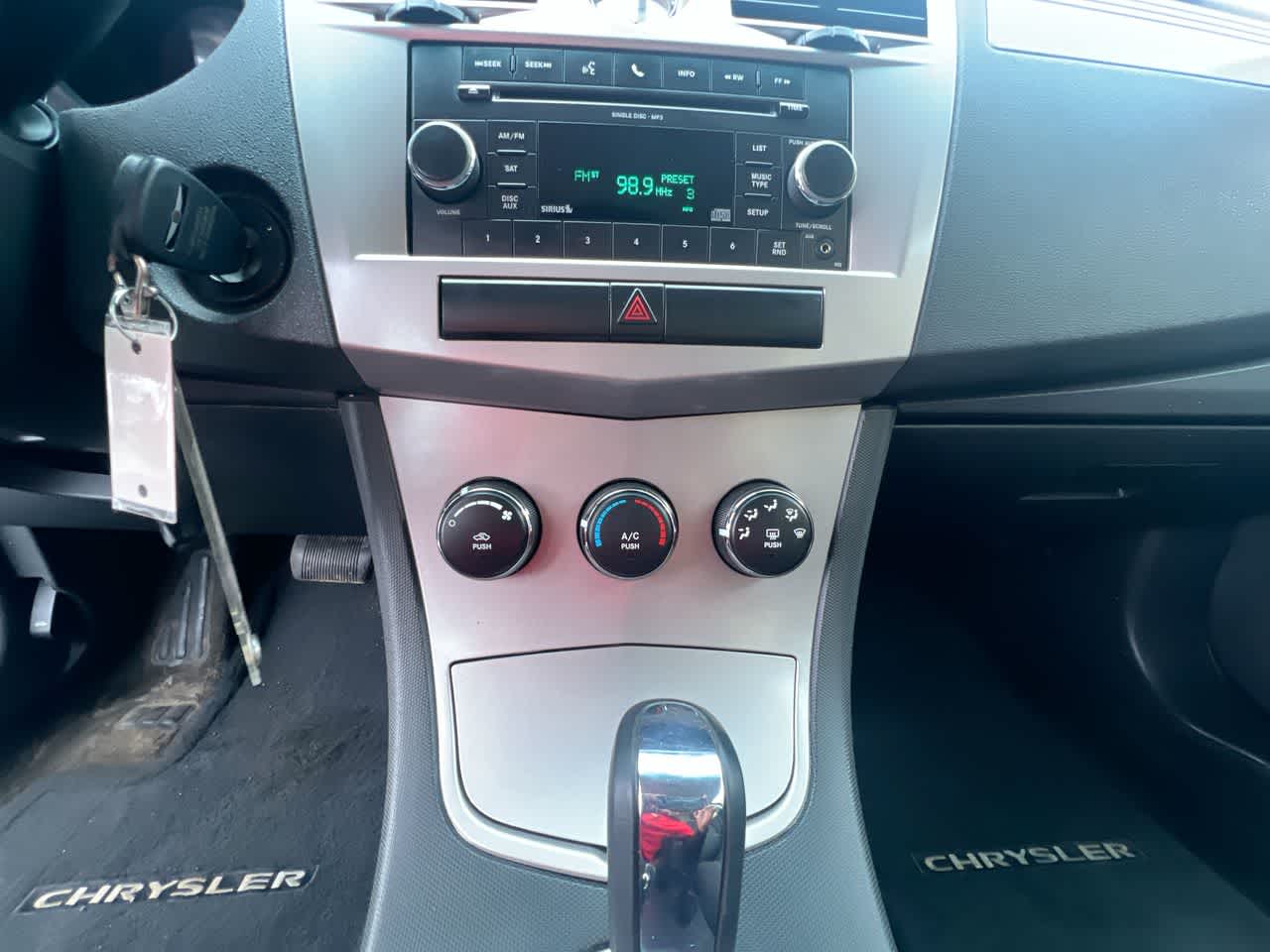 Thumbnail: 2010 Chrysler Sebring - 19