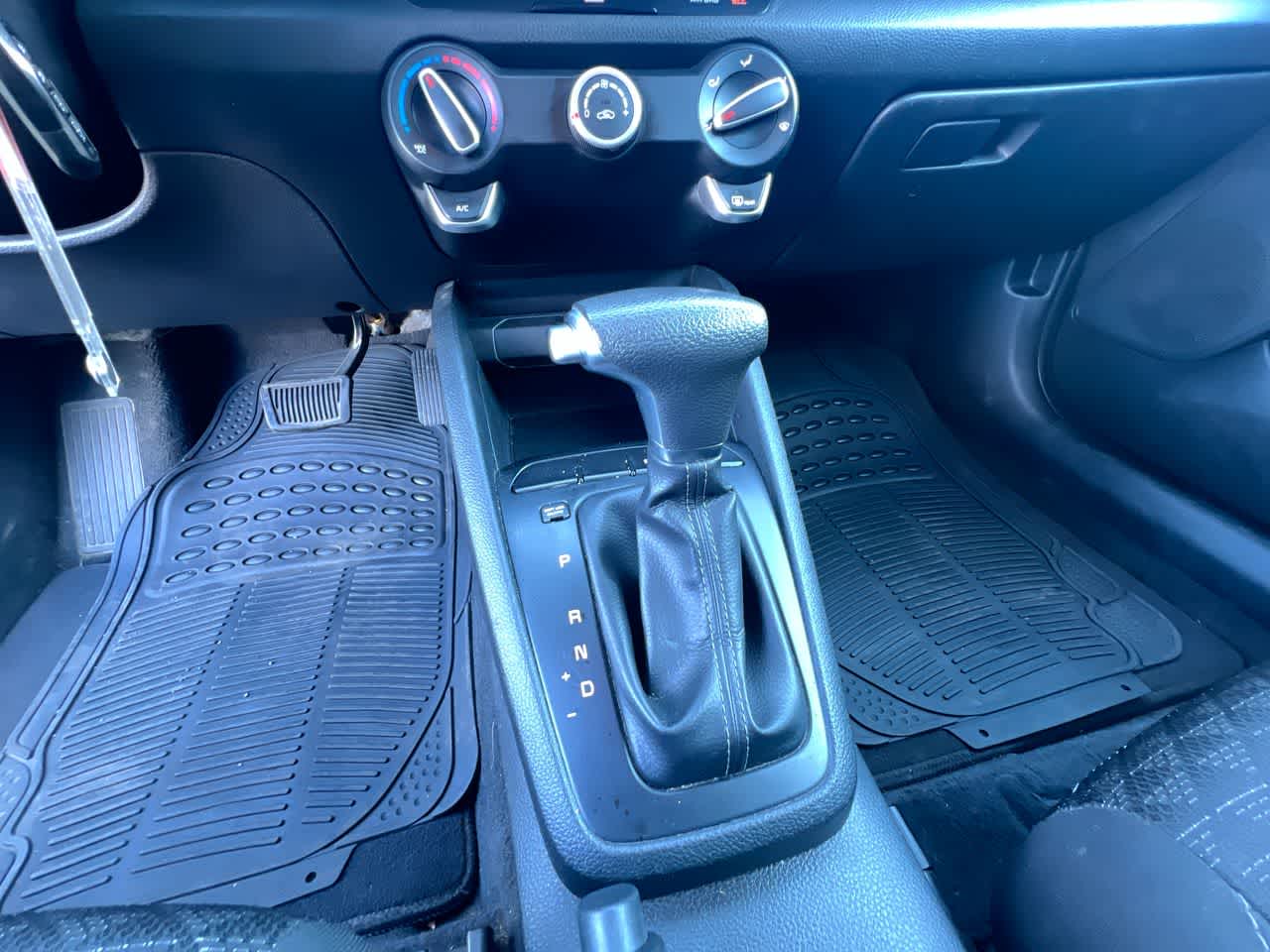 Thumbnail: 2019 Kia Rio - 20