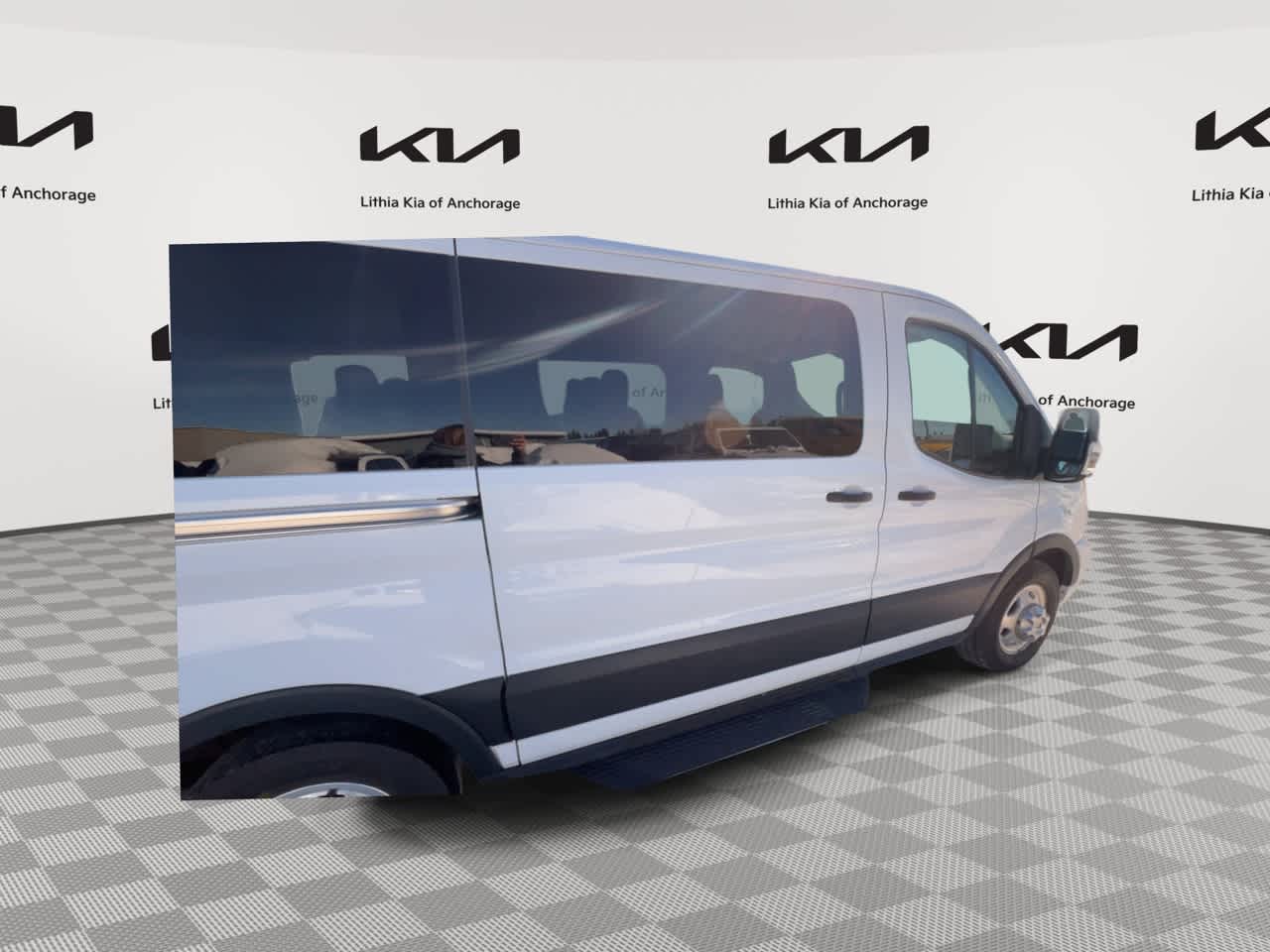 Thumbnail: 2020 Ford Econoline - 9