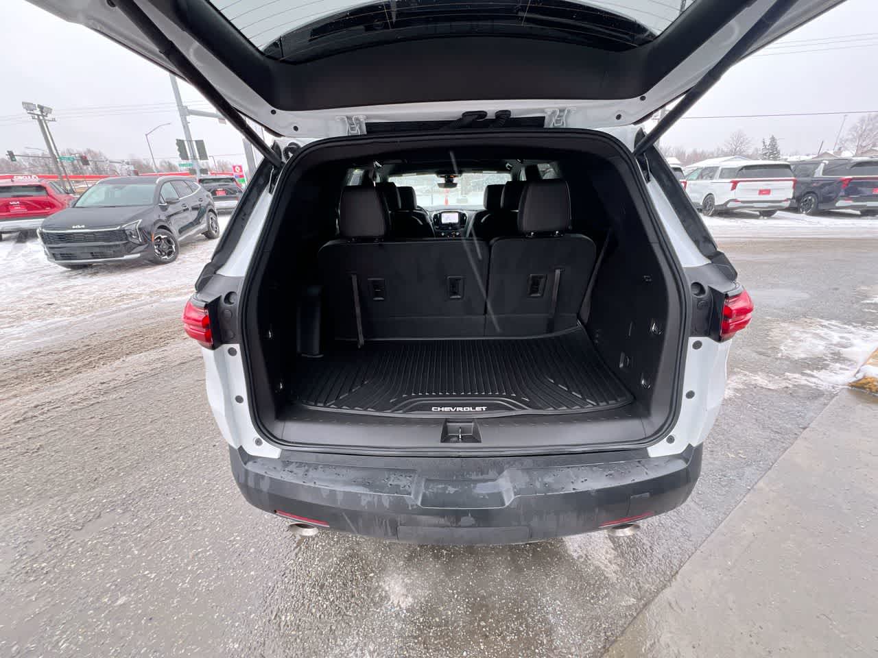 Thumbnail: 2023 Chevrolet Traverse - 25