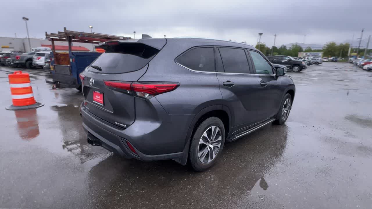 2020 Toyota Highlander XLE 8