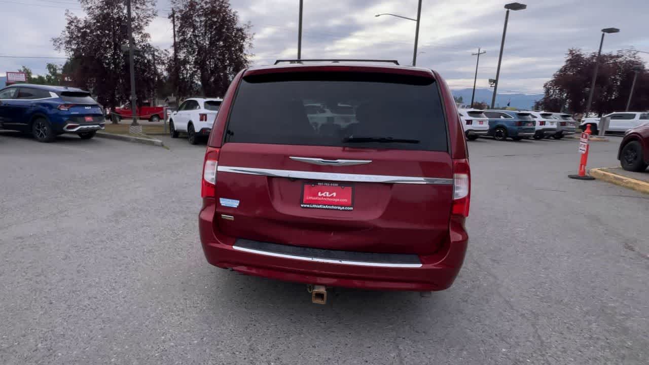 Thumbnail: 2012 Chrysler Town & Country - 7