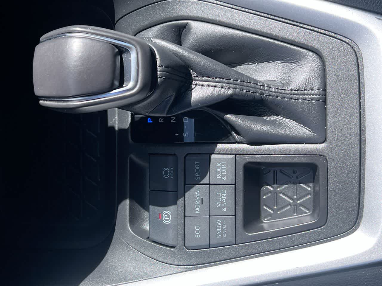 Thumbnail: 2023 Toyota RAV4 - 20