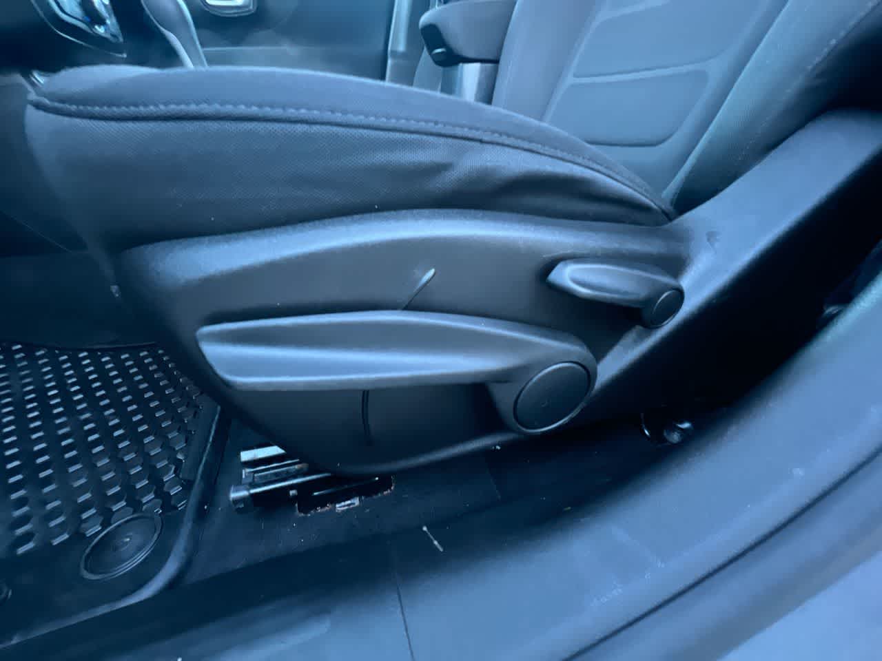 Thumbnail: 2019 Jeep Renegade - 12