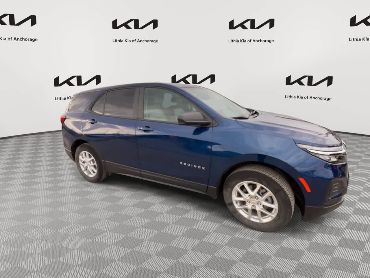 Thumbnail: 2022 Chevrolet Equinox - 3
