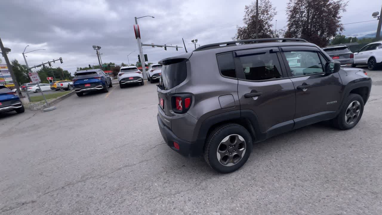Thumbnail: 2016 Jeep Renegade - 8