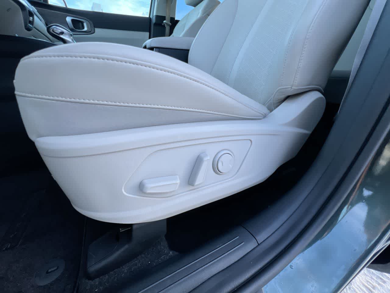 Thumbnail: 2023 Kia Sorento - 12