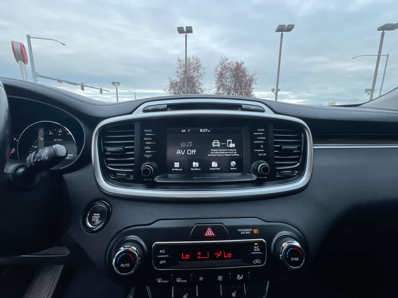 Thumbnail: 2019 Kia Sorento - 16