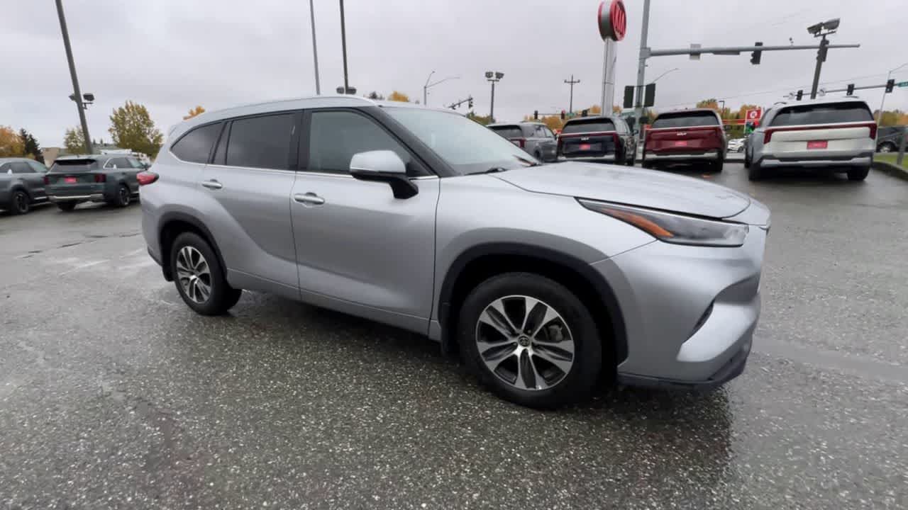 Used 2021 Toyota Highlander XLE with VIN 5TDGZRBH6MS541438 for sale in Anchorage, AK