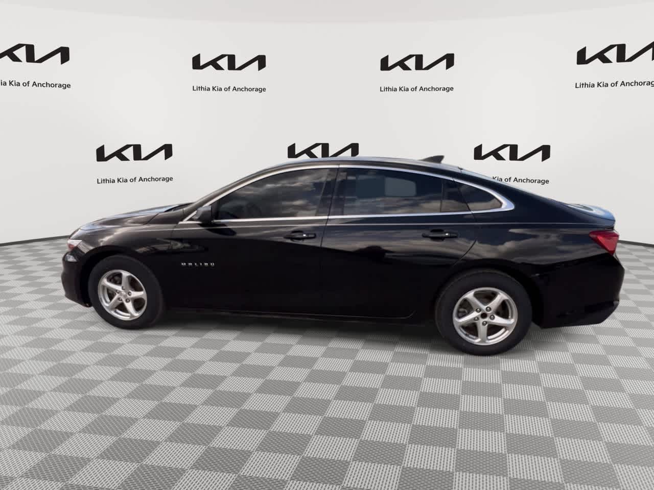 Thumbnail: 2017 Chevrolet Malibu - 6