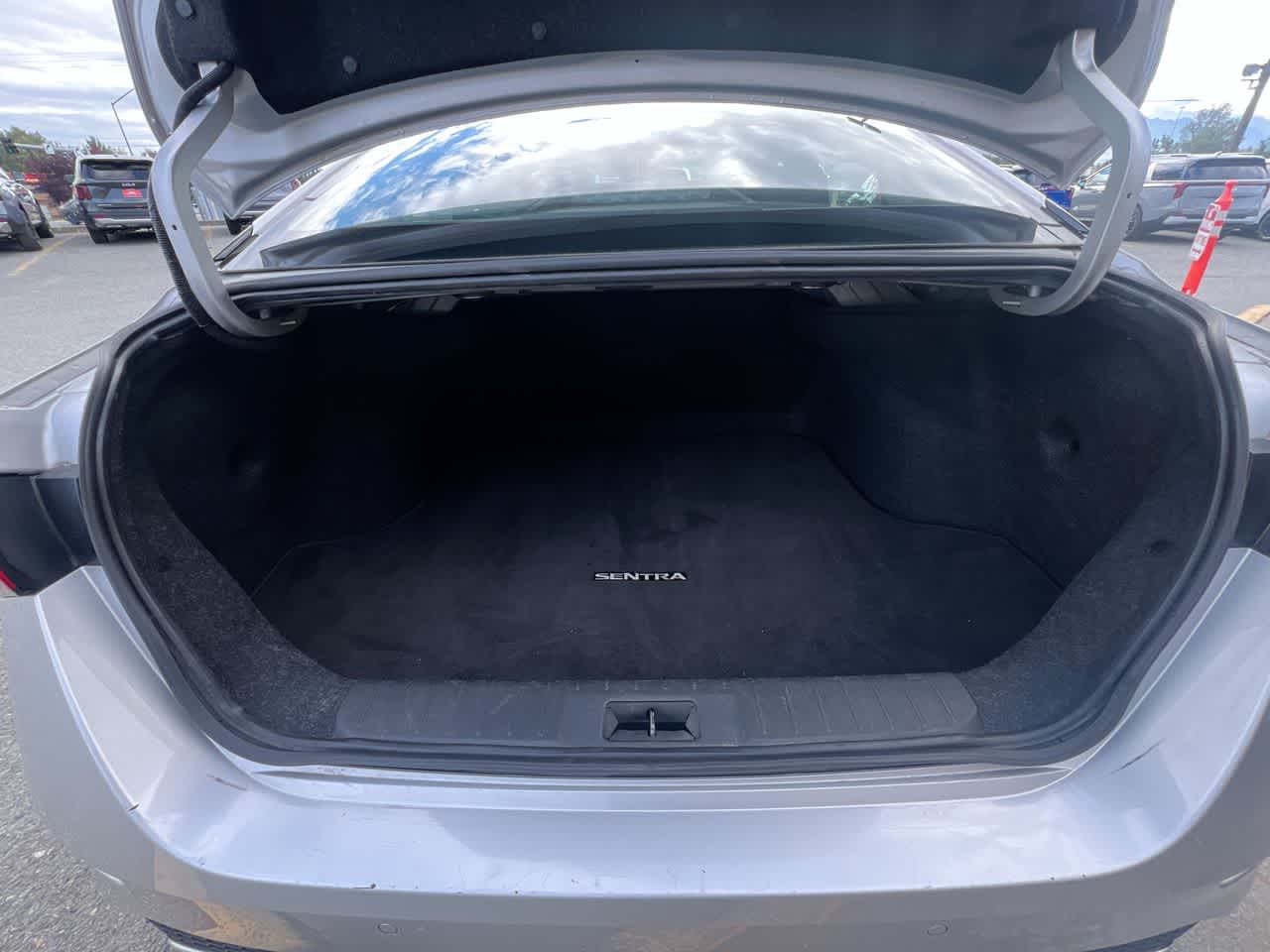 Thumbnail: 2021 Nissan Sentra - 25