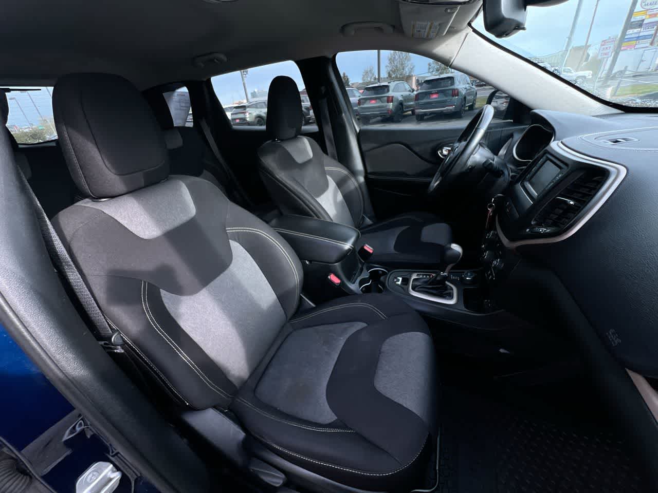 2015 Jeep Cherokee Sport 28