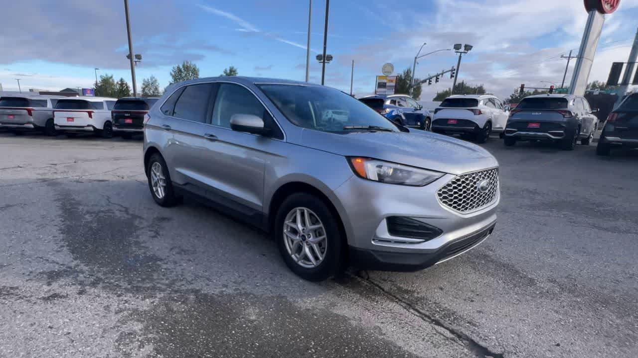 2023 Ford Edge SEL photo 2
