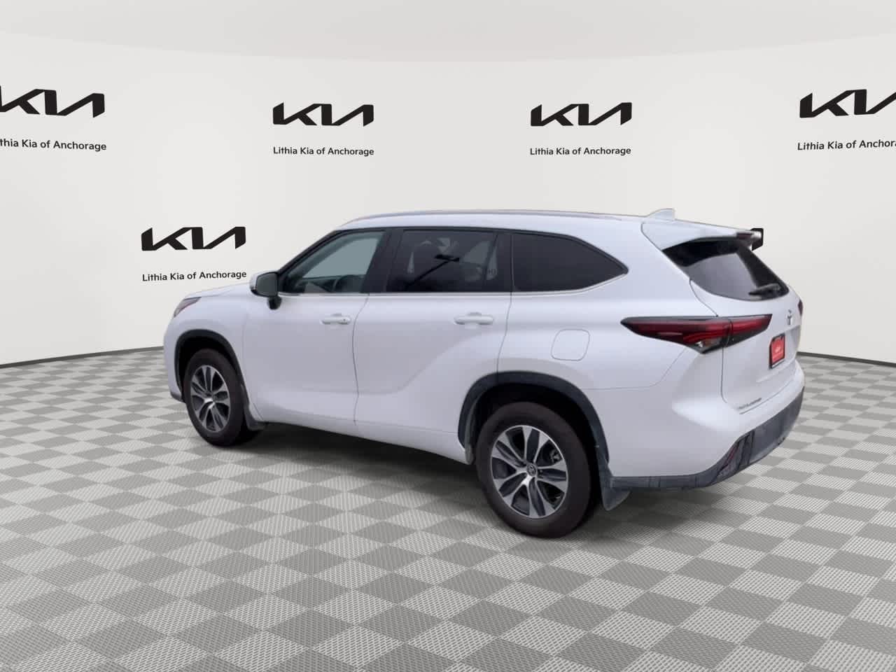 Thumbnail: 2024 Toyota Highlander - 6