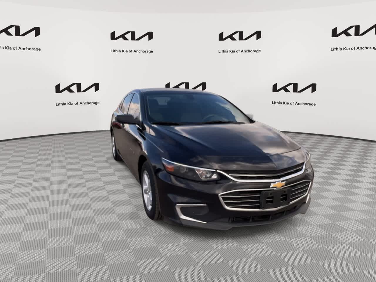 Thumbnail: 2017 Chevrolet Malibu - 3