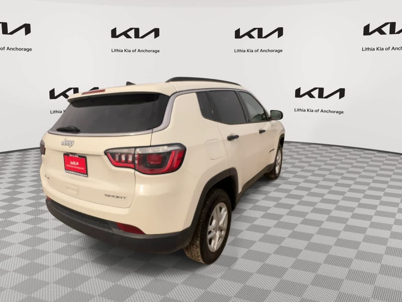 Thumbnail: 2019 Jeep Compass - 9