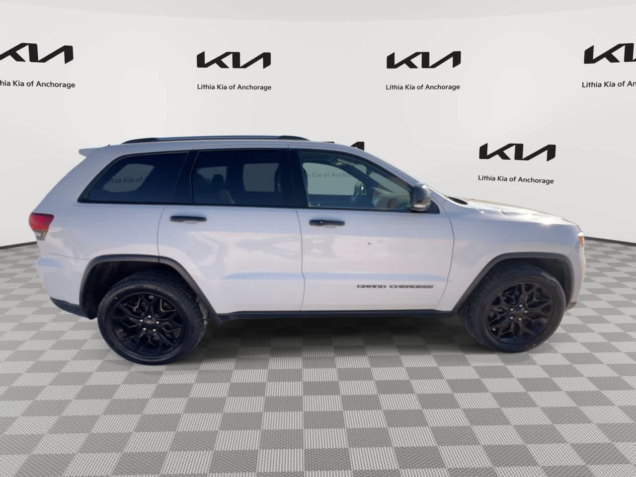 Thumbnail: 2020 Jeep Grand Cherokee - 9