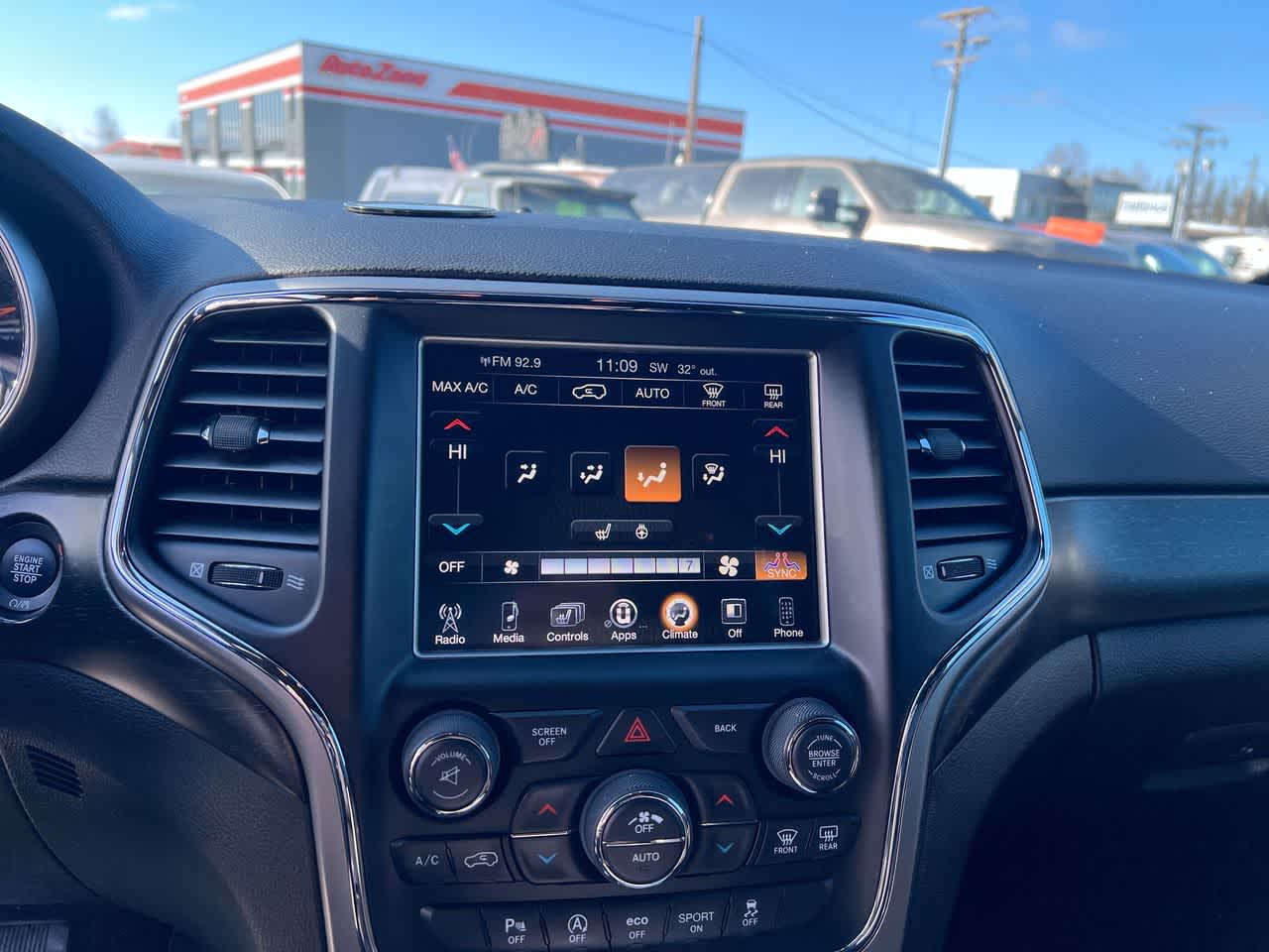 Thumbnail: 2017 Jeep Grand Cherokee - 18