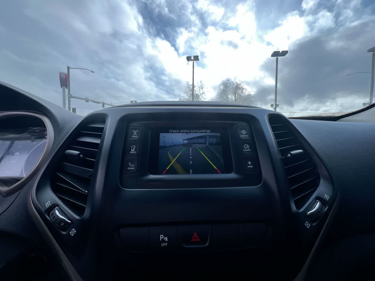 2015 Jeep Cherokee Sport 17