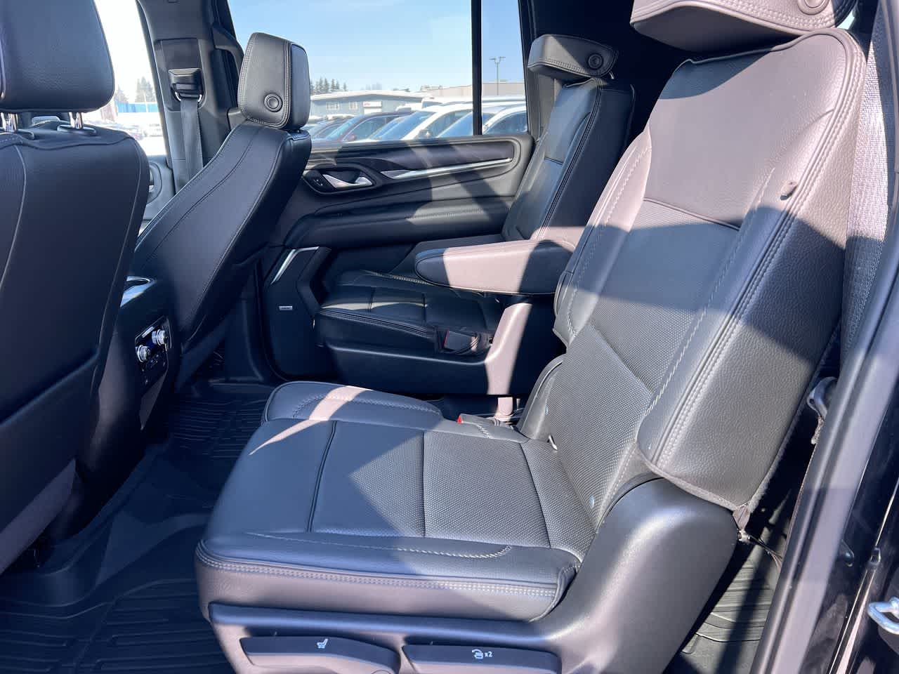 Thumbnail: 2022 GMC Yukon XL - 23