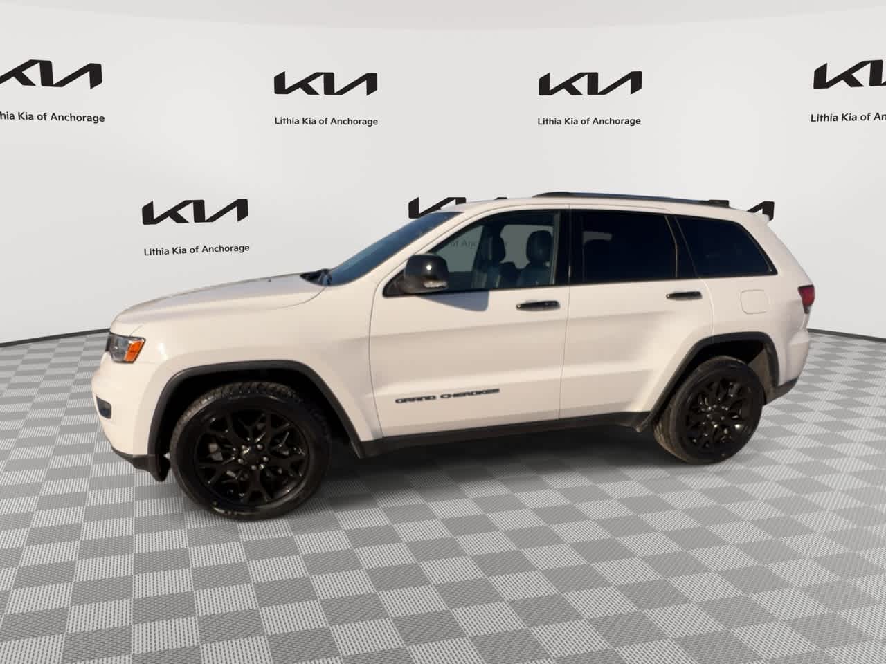 Thumbnail: 2020 Jeep Grand Cherokee - 4