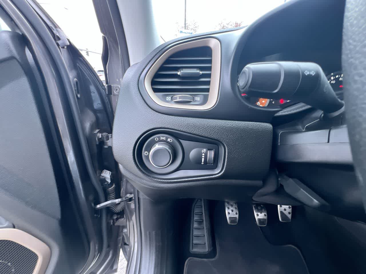 Thumbnail: 2016 Jeep Renegade - 18